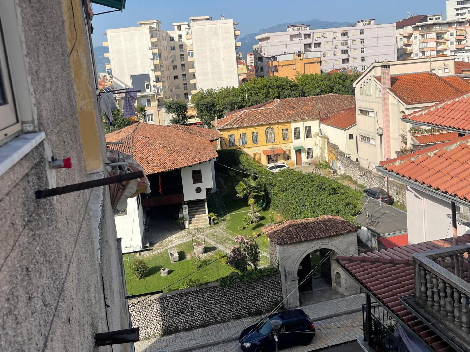 Erli Apartment Shkodra Exterior foto